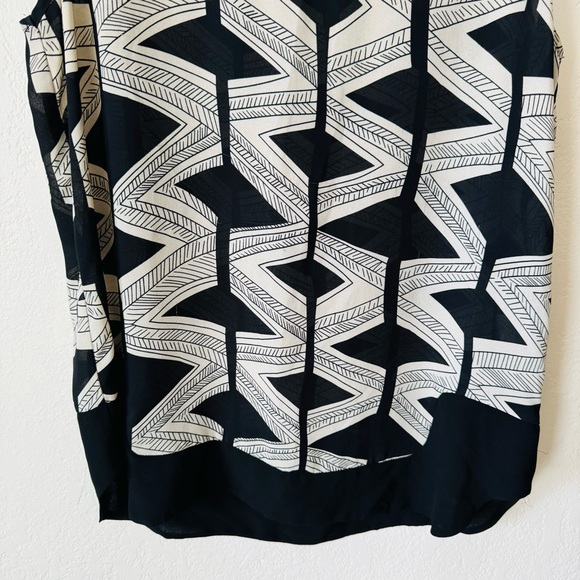 Lumiere | pattern sleeveless tank top - Picture 3 of 3